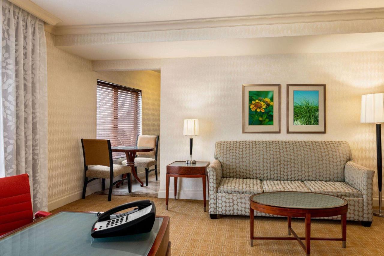 Viana Hotel And Spa, Trademark Collection By Wyndham Westbury Exterior foto