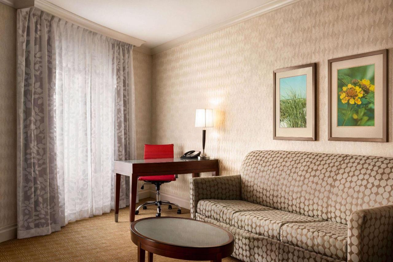 Viana Hotel And Spa, Trademark Collection By Wyndham Westbury Exterior foto