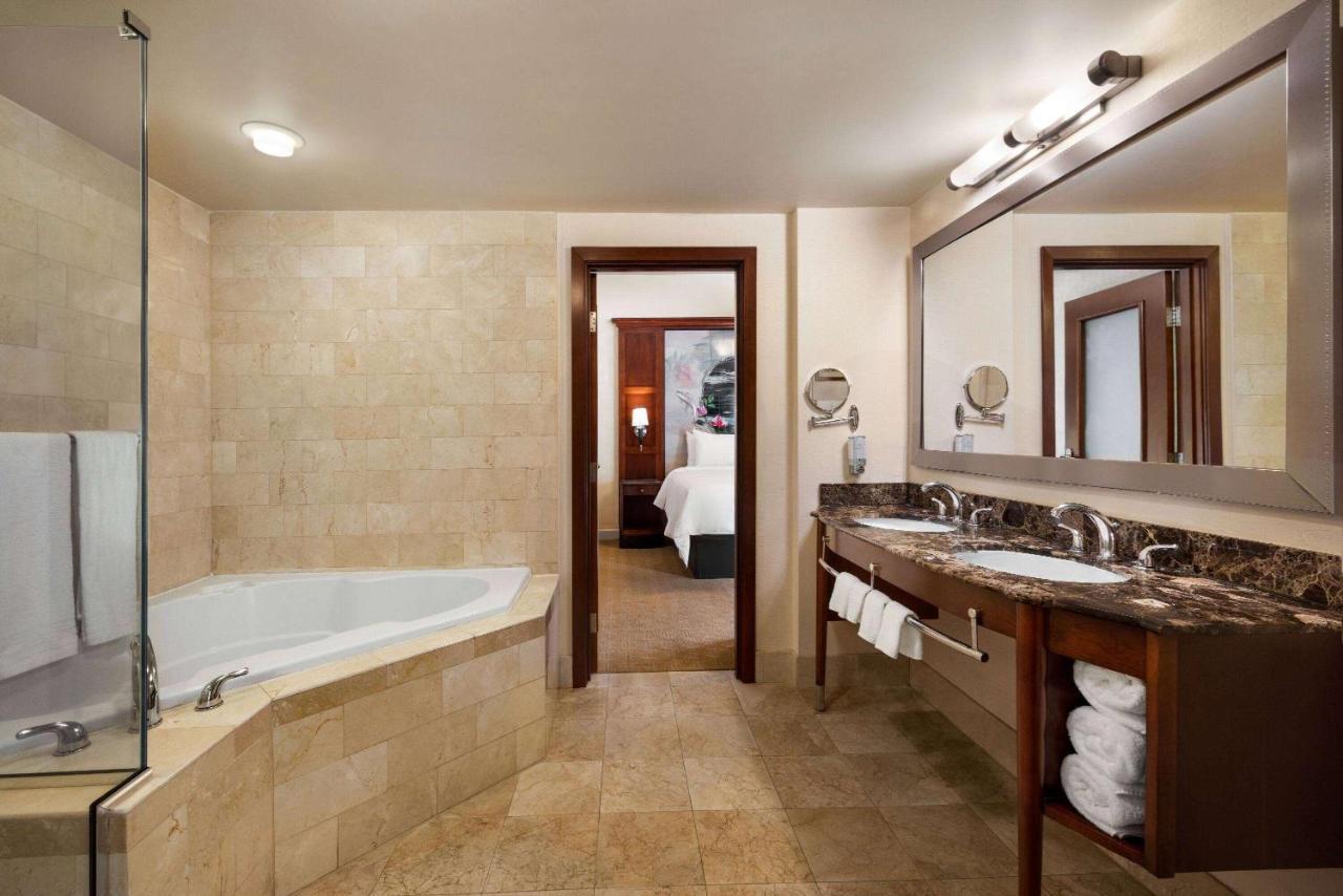 Viana Hotel And Spa, Trademark Collection By Wyndham Westbury Exterior foto